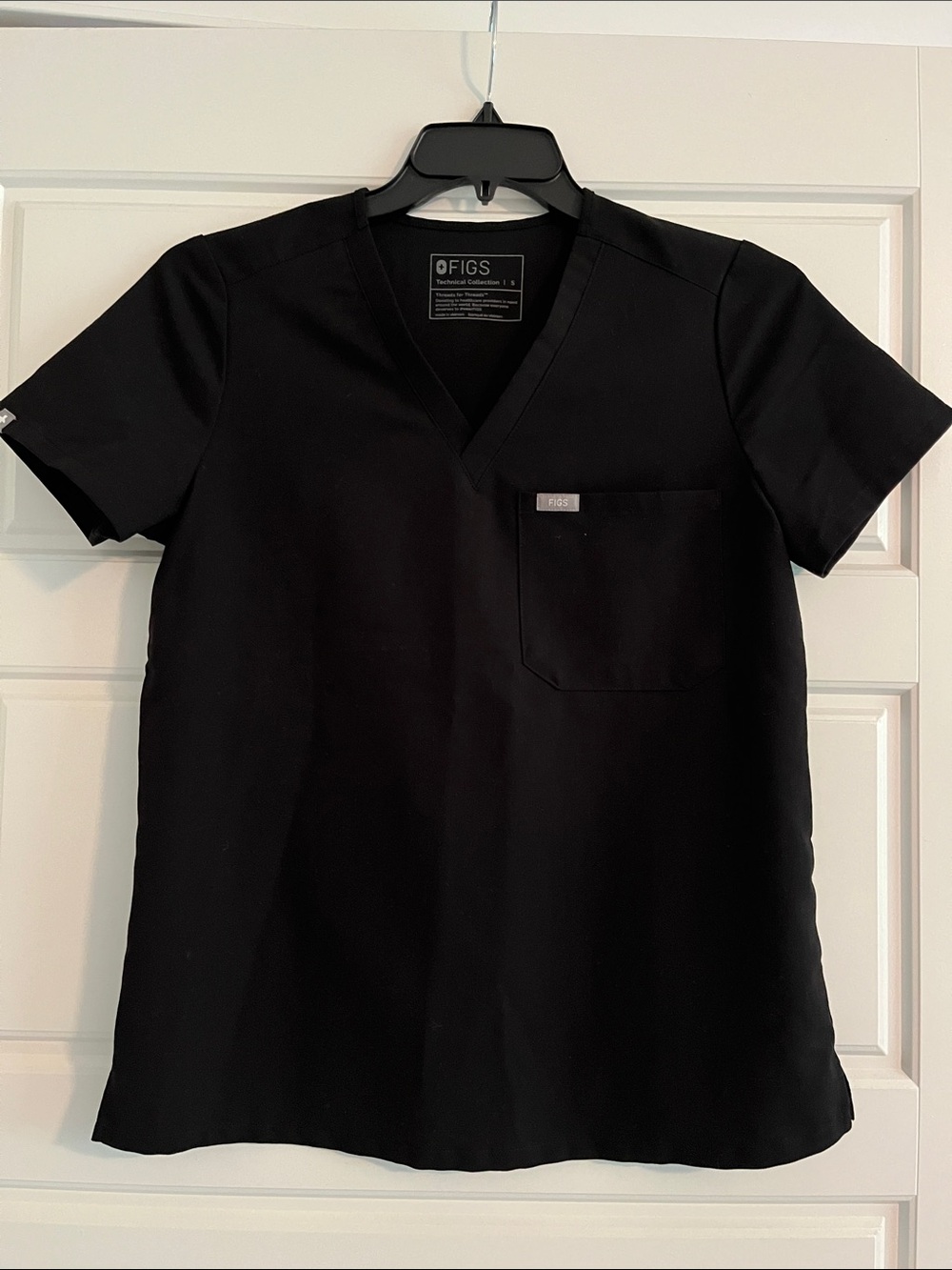 Figs Women’s Catarina Black Scrub Top